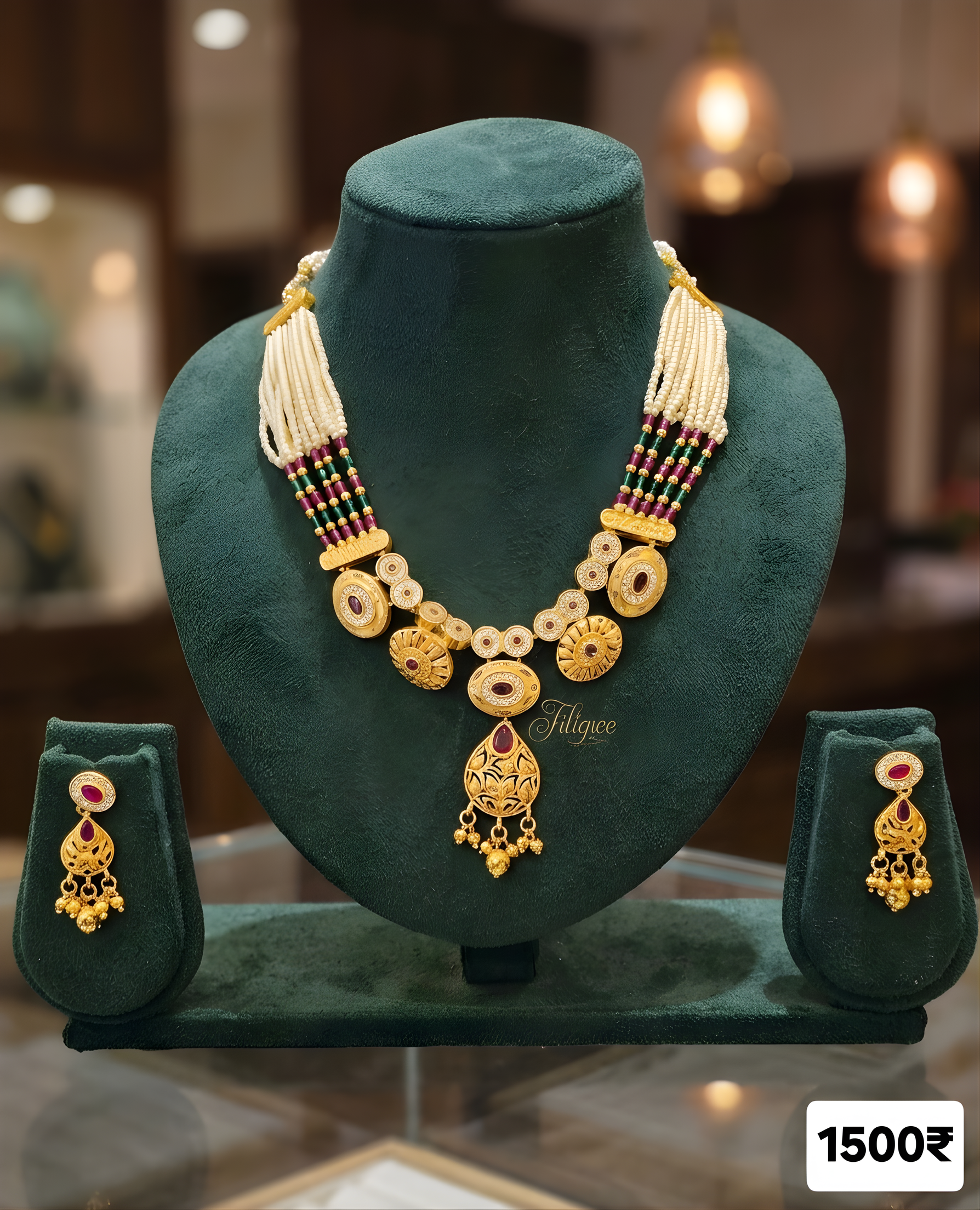 TRADITIONAL PEARL NECKLACE